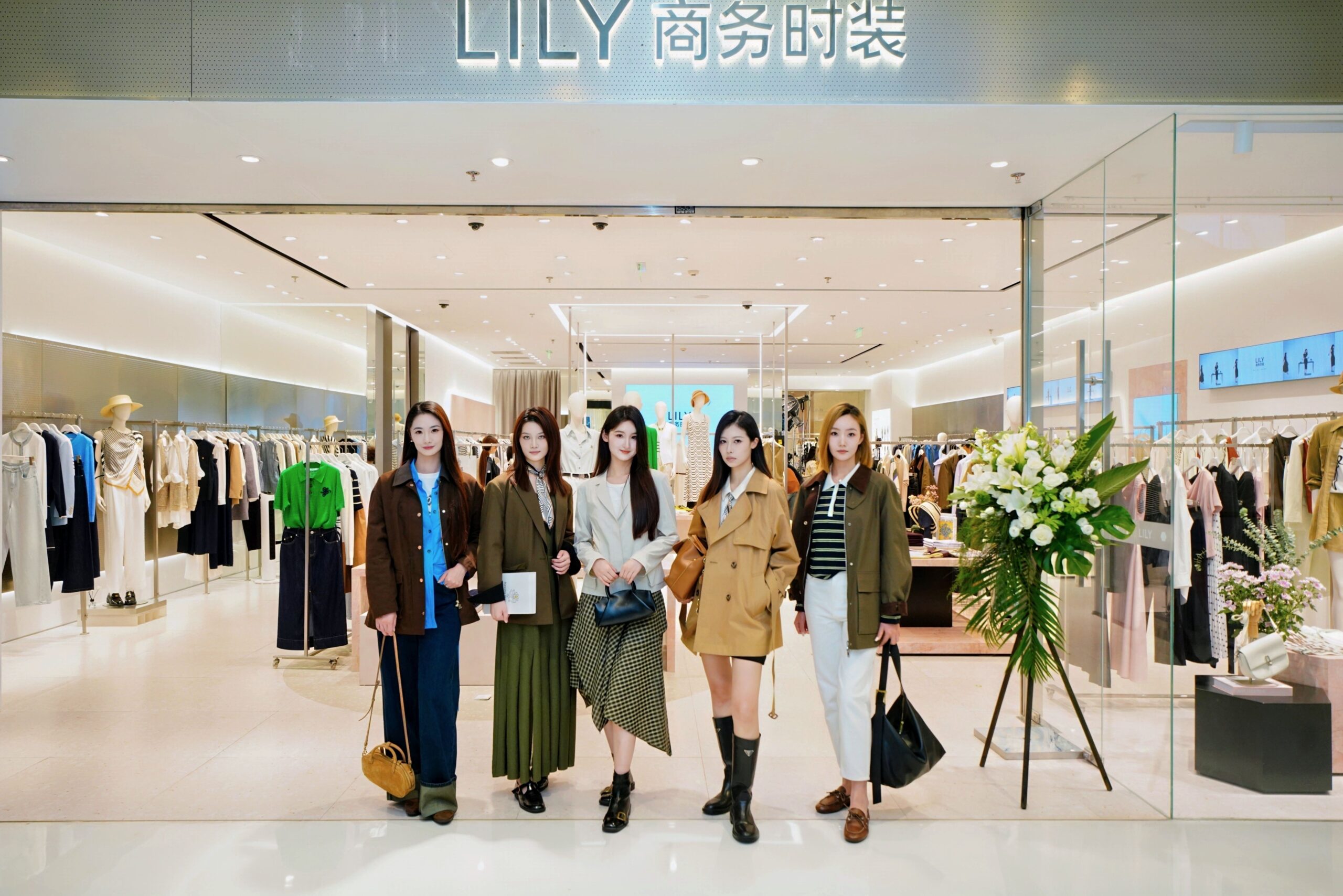 秋天的“无界” LILY用“商务科技”打动女性消费者